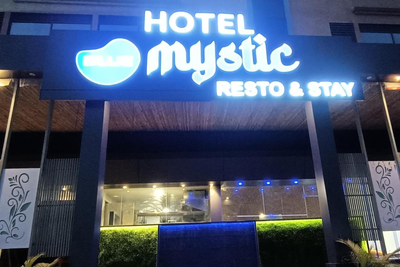 Hotel Blue Mystic Хинджевади Екстериор снимка